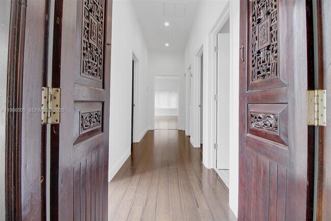 Building Photo - 6900 SW 104th St