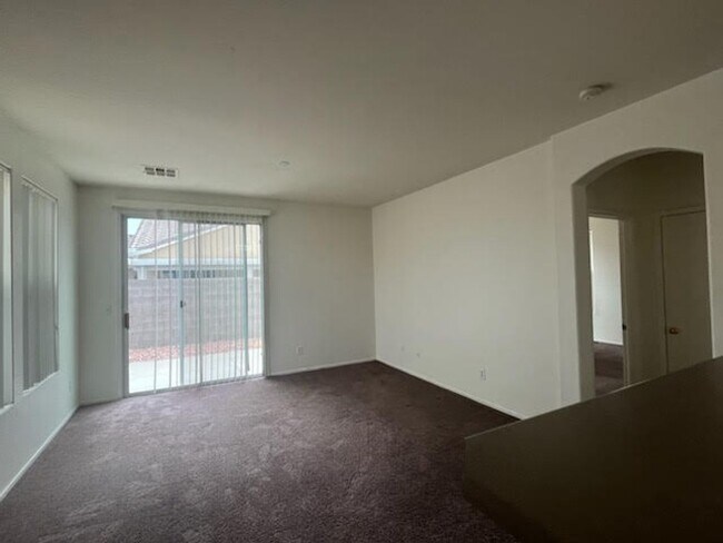 Building Photo - Great single story 3 bedroom house for rent!