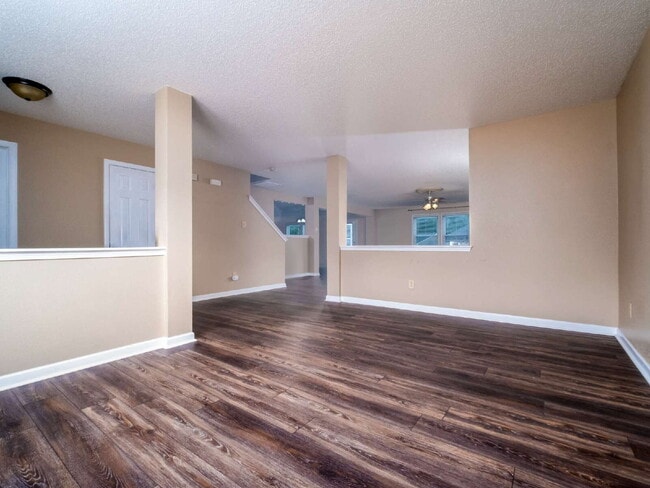 Building Photo - 910 Torsion Lane