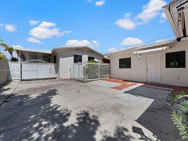 Building Photo - 252 E 36th St