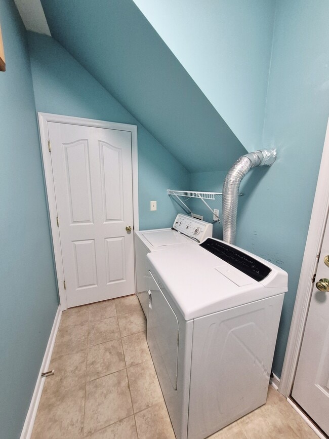 Building Photo - 1563 Providence Knoll Dr