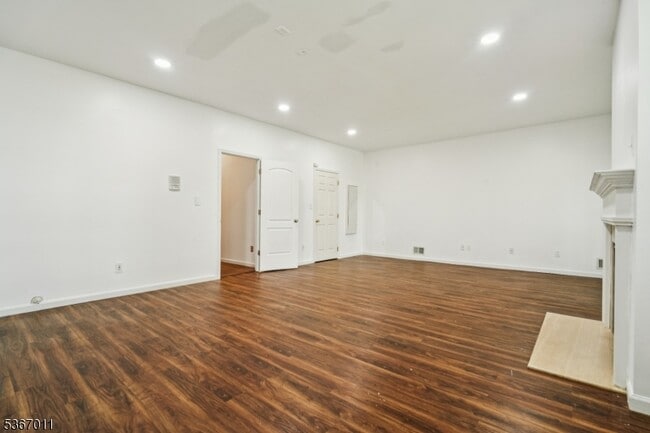 Building Photo - 315 Winthrop Dr