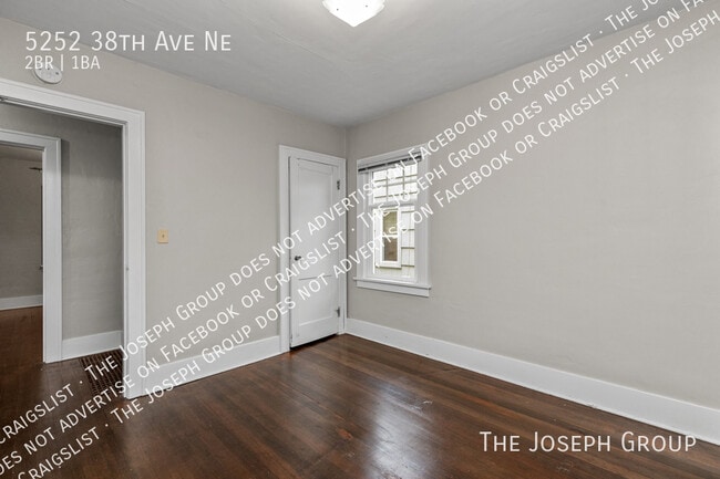 Building Photo - 5252 38th Ave NE