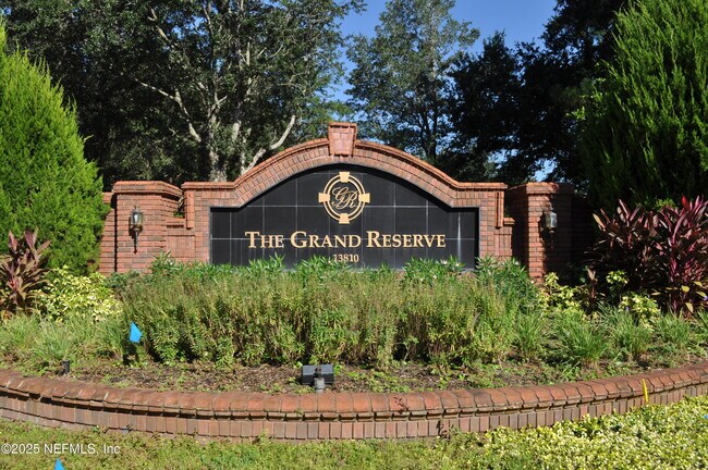 Building Photo - 13810 Sutton Park Dr N