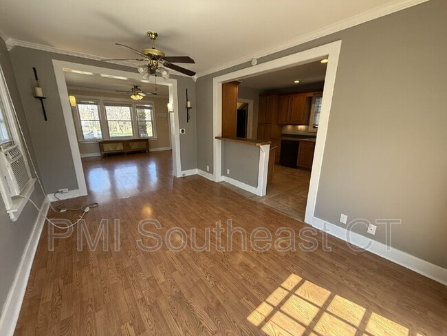 Building Photo - 86 School St