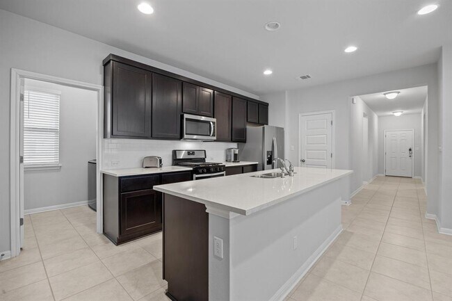 Building Photo - 2424 Pecan Island Dr