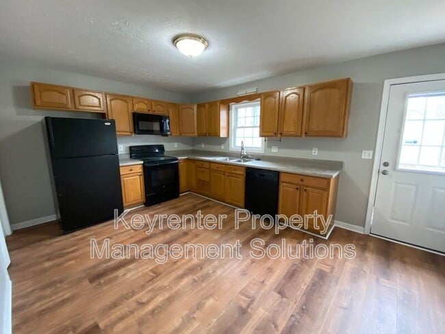 Building Photo - 1050 B St