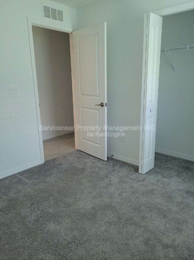 Building Photo - 2240 Gatsby Ln