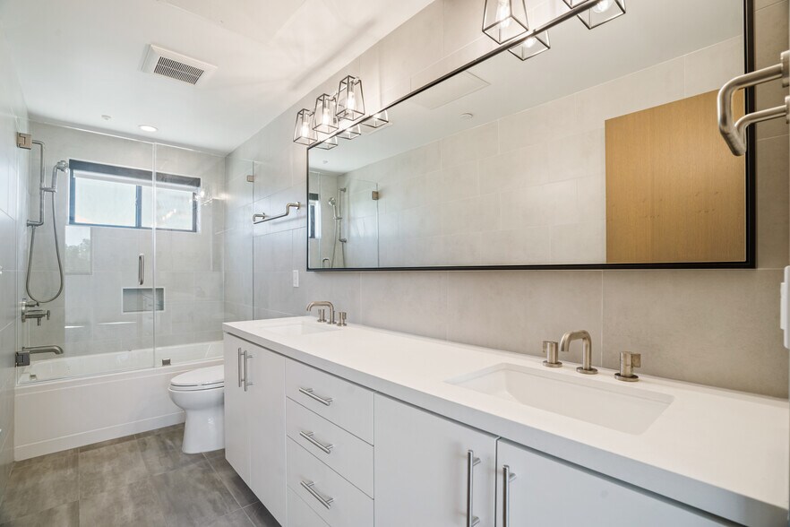 Building Photo - 10393 Tag Ln