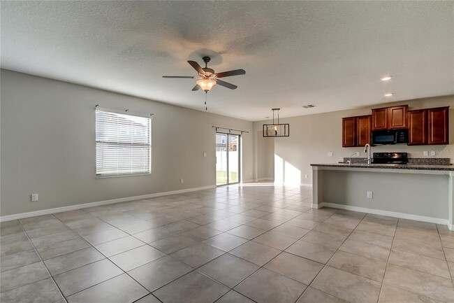 Building Photo - 9648 Sage Creek Dr