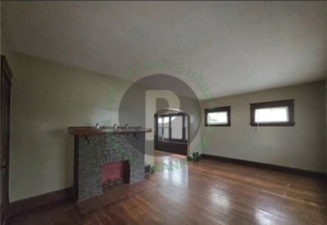 Building Photo - 9611 Larnder Ave
