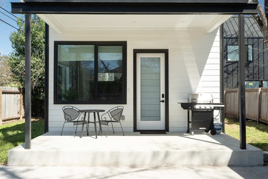 Building Photo - 5208 Evans Ave