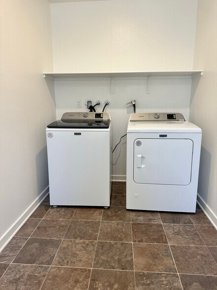 Building Photo - 2769 Lake Mendoza St