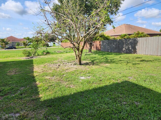 Building Photo - 4374 SW Savona Blvd