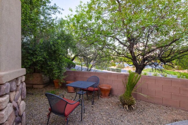 Building Photo - 1922 N Pebble Beach Dr