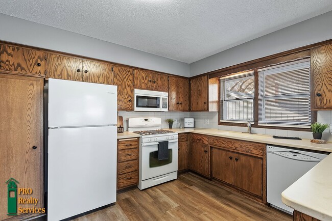 Building Photo - 4 Bedroom Home in Brooklyn Center
