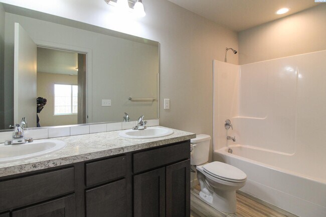 Building Photo - 3 Bed/2 Bath Duplex in Pasco