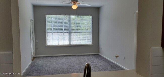 Building Photo - 10550 Baymeadows Rd