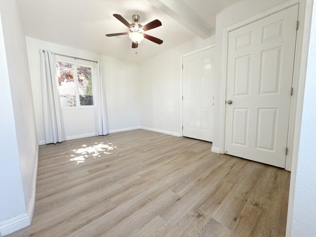 Building Photo - Atwater Village Bungalow Unit #1