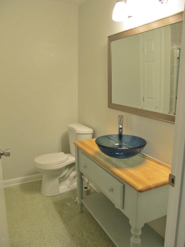 Building Photo - 204 River Heights Dr