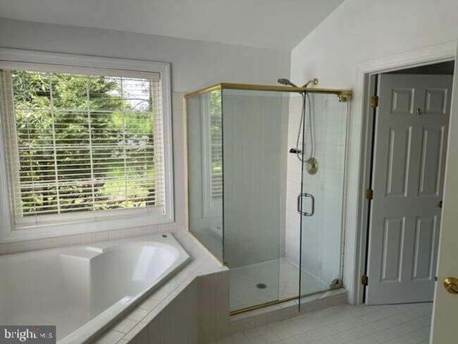 Building Photo - Stunning 5BR House in Roundtree Estates