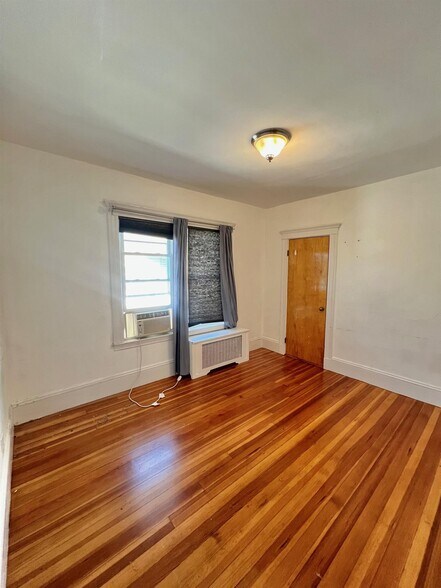 Building Photo - 16 Alexander Ave