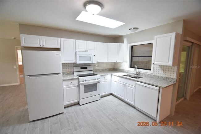 Building Photo - 4060 N Little Hawk Point