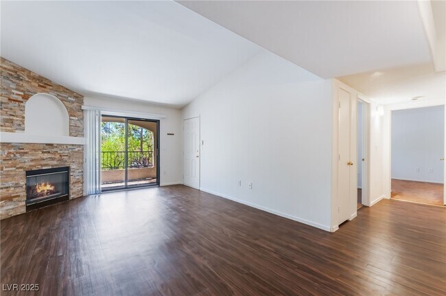 Building Photo - 950 Seven Hills Dr