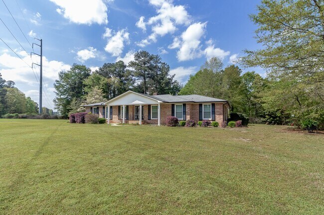 Building Photo - Beautiful and Updated 5 Bedroom Home
