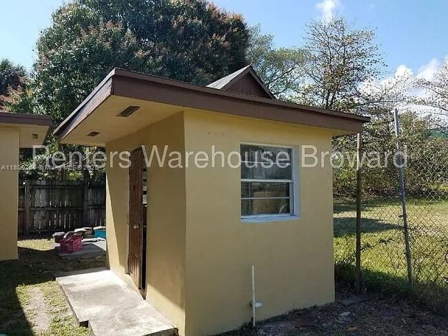 Building Photo - 46 NW 14th Ct