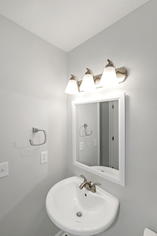 Building Photo - 1250 Della Way