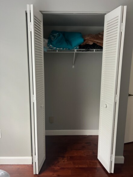 Building Photo - 178 SE Village Dr