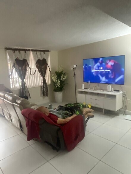 Building Photo - 4150 W 10th Ln