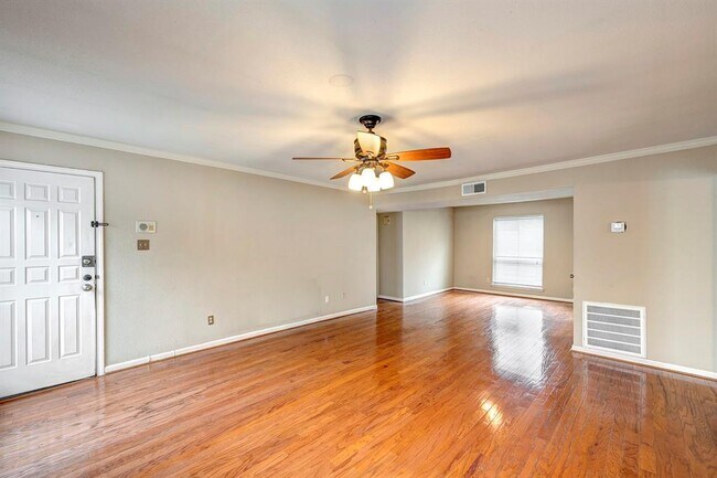 Building Photo - 3700 W Clay St