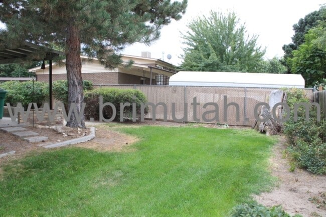 Building Photo - 602 Pioneer Ave