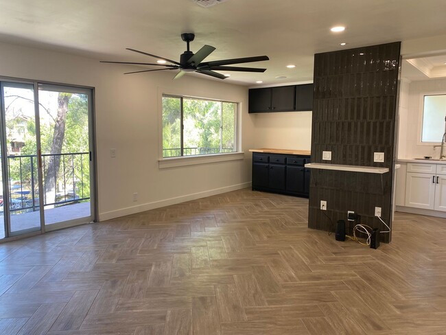 Building Photo - Canyon Lake View Condo Available!