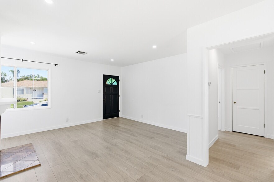 Building Photo - 17418 Califa St