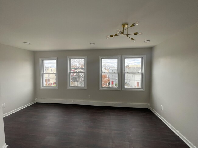 Building Photo - 123 Avenue C