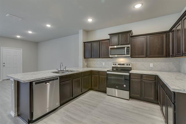 Building Photo - 2816 Bellflower Dr