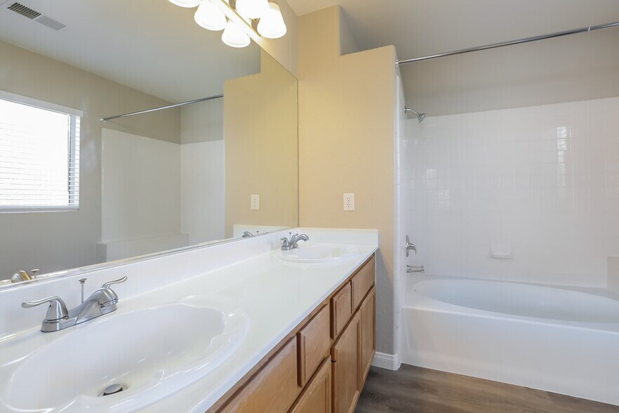 Building Photo - 8828 Dove Cove Dr