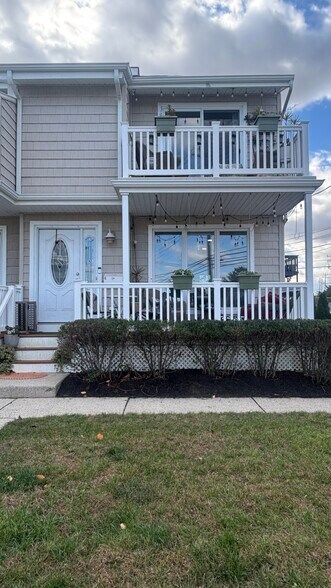 Building Photo - 4000 Bayshore Ave