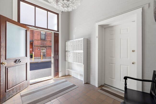 Building Photo - 46 Lewis St