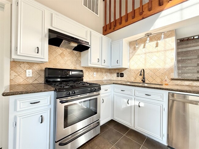 Building Photo - 30430 Arborg Dr