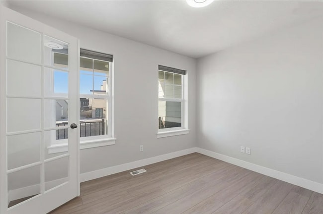 Building Photo - Available now!! 7 Bedroom/3.2 Bathroom home in Lehi