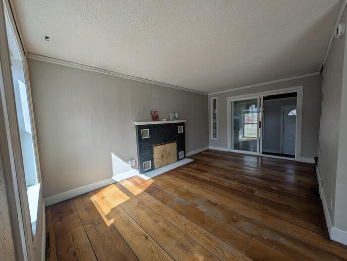 Building Photo - 140 Park St E