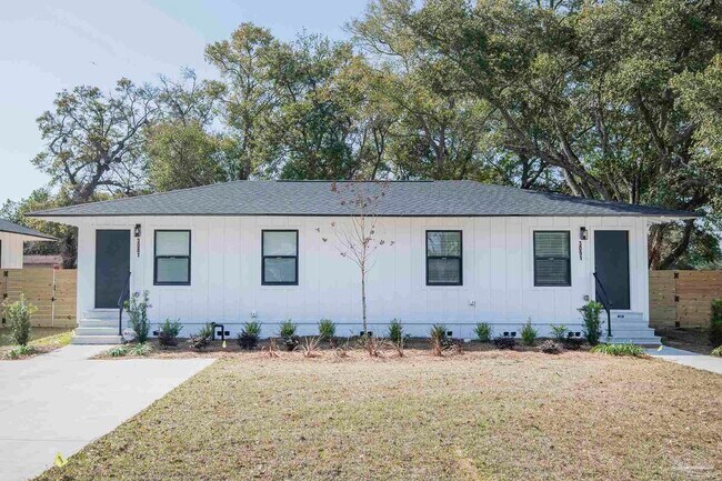 Building Photo - 3081 N 16th Ave