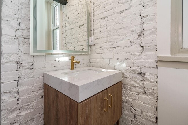 Building Photo - 828 City Park Ave