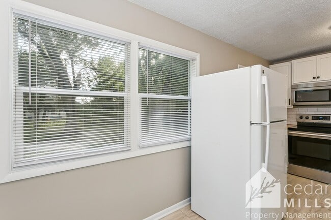 Building Photo - 4 Bedroom w/ a Basement!