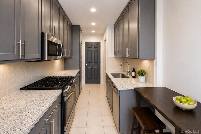 Building Photo - 472 Gramatan Ave