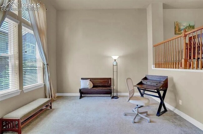 Building Photo - Beautiful 2 bedroom townhouse near Pine Creek!